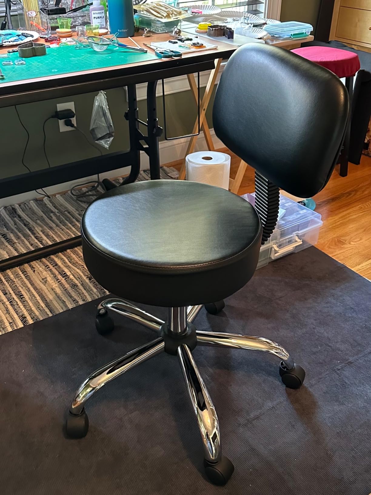 Amazon Basics Multi-Purpose Drafting Spa Bar Stool with Back Support, Upholstered, and Wheels, Black customer photo 2