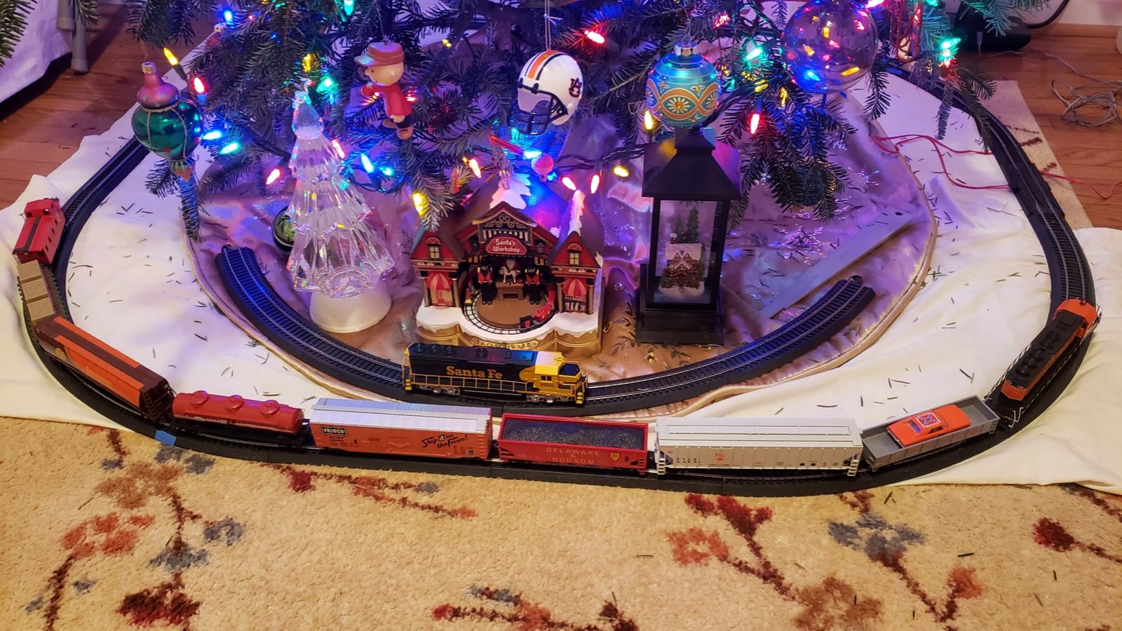 Bachmann Trains EMD SD40-2 DCC Locomotive BNSF #1734(Heritage III) HO Scale | Diesel Locomotive, DCC Equipped with All Wheel Drive, Highly Detailed, Metal Wheels and E-Z Mate Couplers, 60916 customer photo 2