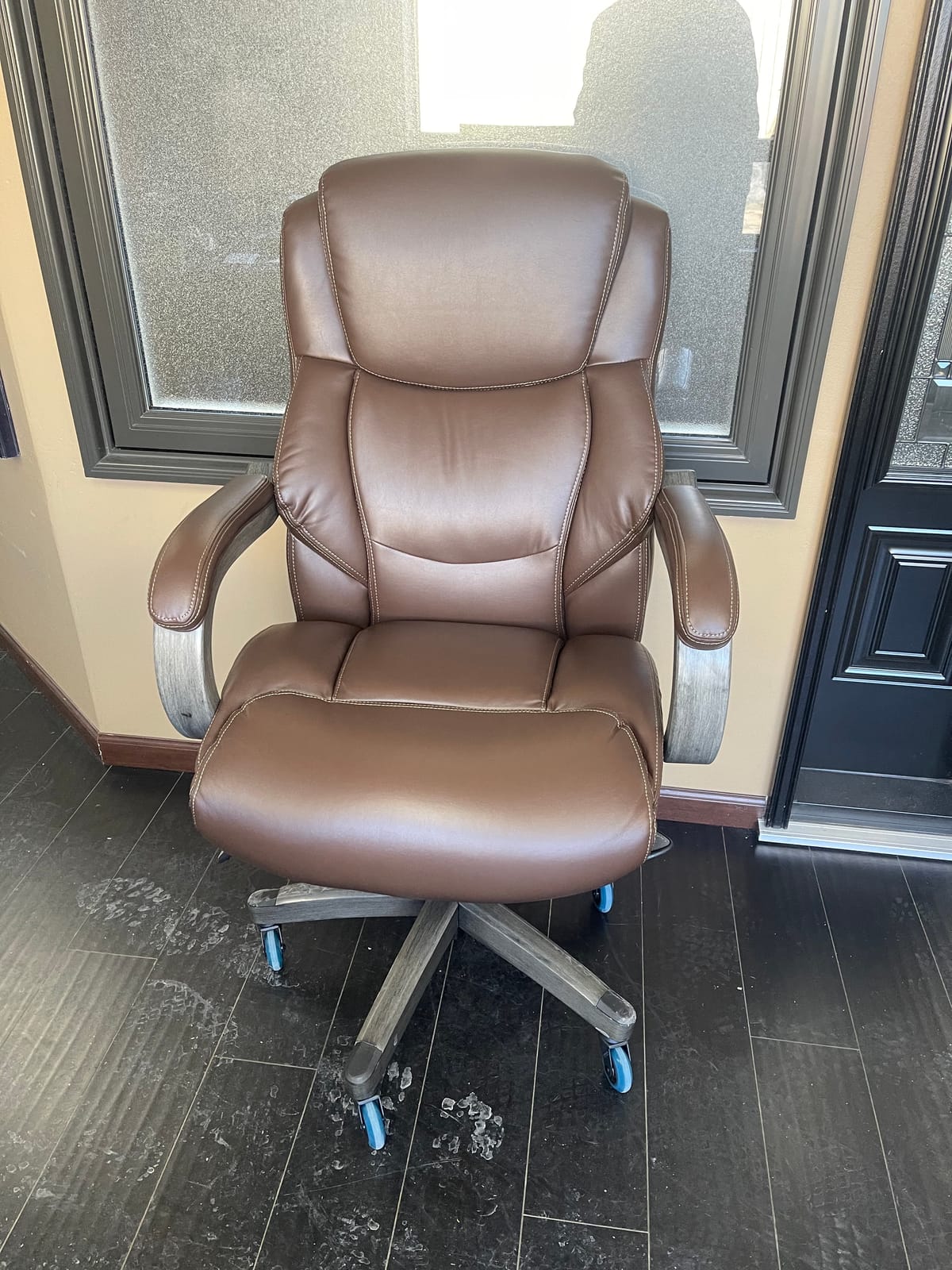 La-Z-Boy Big and Tall Executive Office Chair Lumbar Support, Leather Chair | Delano, Wood Arms Base, 350lb Capacity Ergonomic Home Office Chair, Memory Foam Seat Cushion, Adjustable Height & Tilt, Black customer photo 1