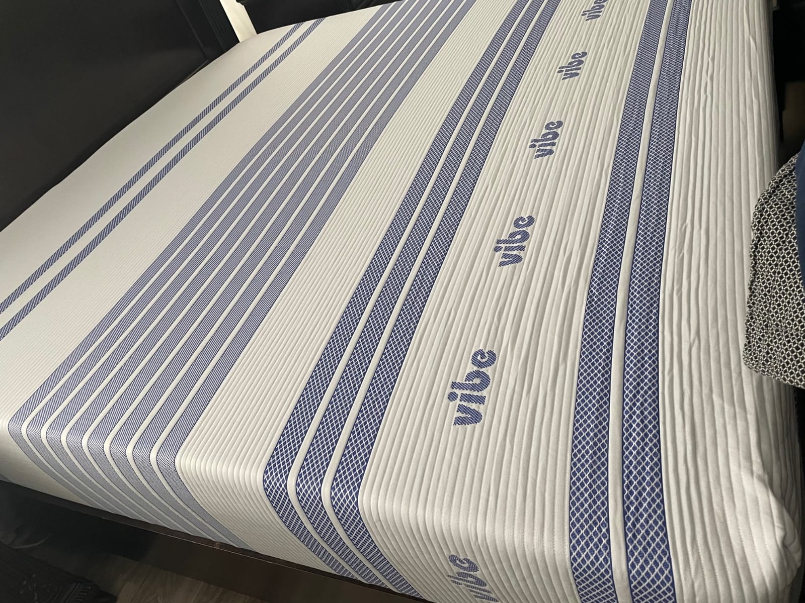 Vibe Gel Memory Foam Mattress, 12-Inch CertiPUR-US Certified Bed-in-a-Box, Queen, White customer photo 1