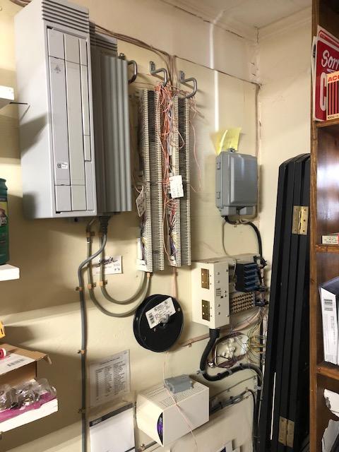ring-u Hello Hub Small Business Phone System (PBX) and Service (VOIP). Up to 30 Lines and 75 Extensions. Keep Your Number! Set-up Easier Than a Wireless Router. Ring-u Service Required. customer photo 2