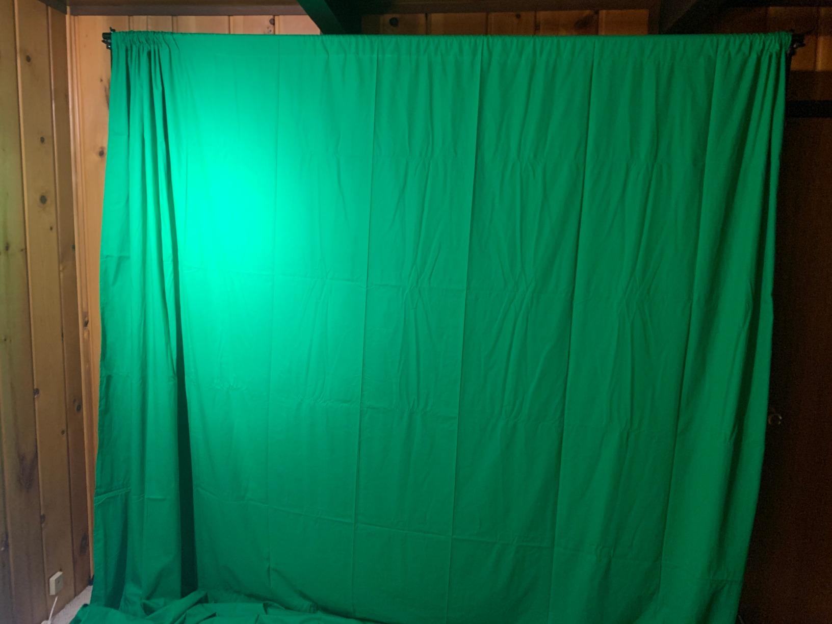EMART 8.5 x 10ft Green Screen Backdrop Kit with Tripod Stand, Photography Background Support System with Cotton Muslin Chromakey Backdrop for Studio, Video and Live Streaming customer photo 2