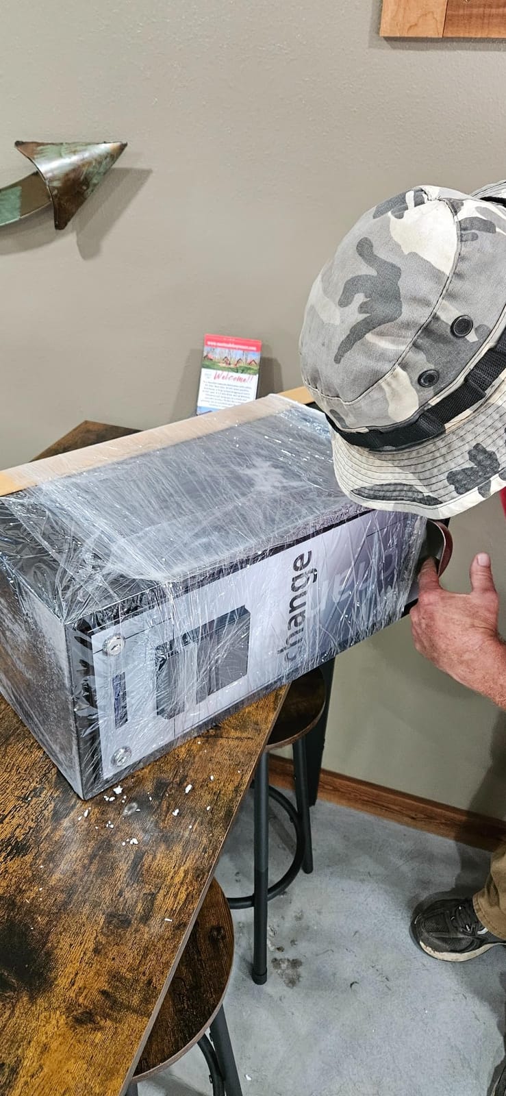CM1250 Dollar Bill Change Machine, Large Coin Hopper 1000 Count Coin Capacity (Quarters), Capable of Dispensing Tokens 0.984 to 0.955 Inches, Reliable Rotary Delivery System, Dual Locking System customer photo 2