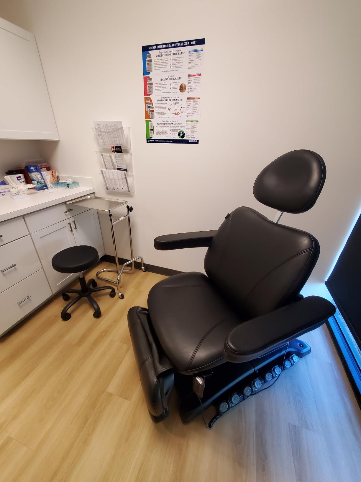Dir Full Electrical 4 Motor Facial Beauty Bed - Doctor, Tattoo, Medical Podiatry Chair - Spa Aesthetic Chair with Thermal Heated Seats Apollo, Black customer photo 1