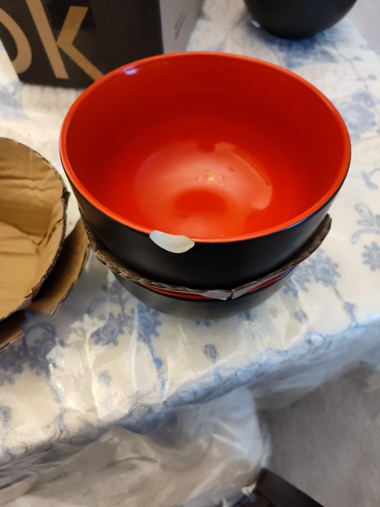 KooK Ramen Bowl, Japanese Bowls, Noodle Bowls, Large Soup Bowl, Ceramic, Large Capacity, For Ramen, Pho, Udon, Soba, Microwave and Dishwasher Safe, 34 oz, Set of 4 (Black/Red) customer photo 2