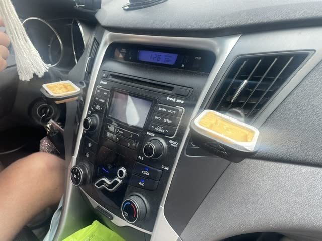 Saucemoto Dip Clip | An in-car sauce holder for ketchup and dipping sauces. As seen on Shark Tank (2 Pack, Black) customer photo 1