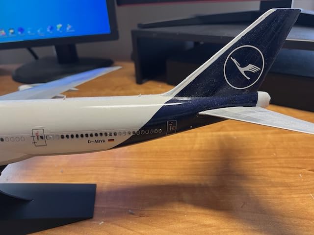 Revell 03891 Boeing 747-8 Lufthansa New Livery, 1:144 Plastic Scale Model customer photo 1