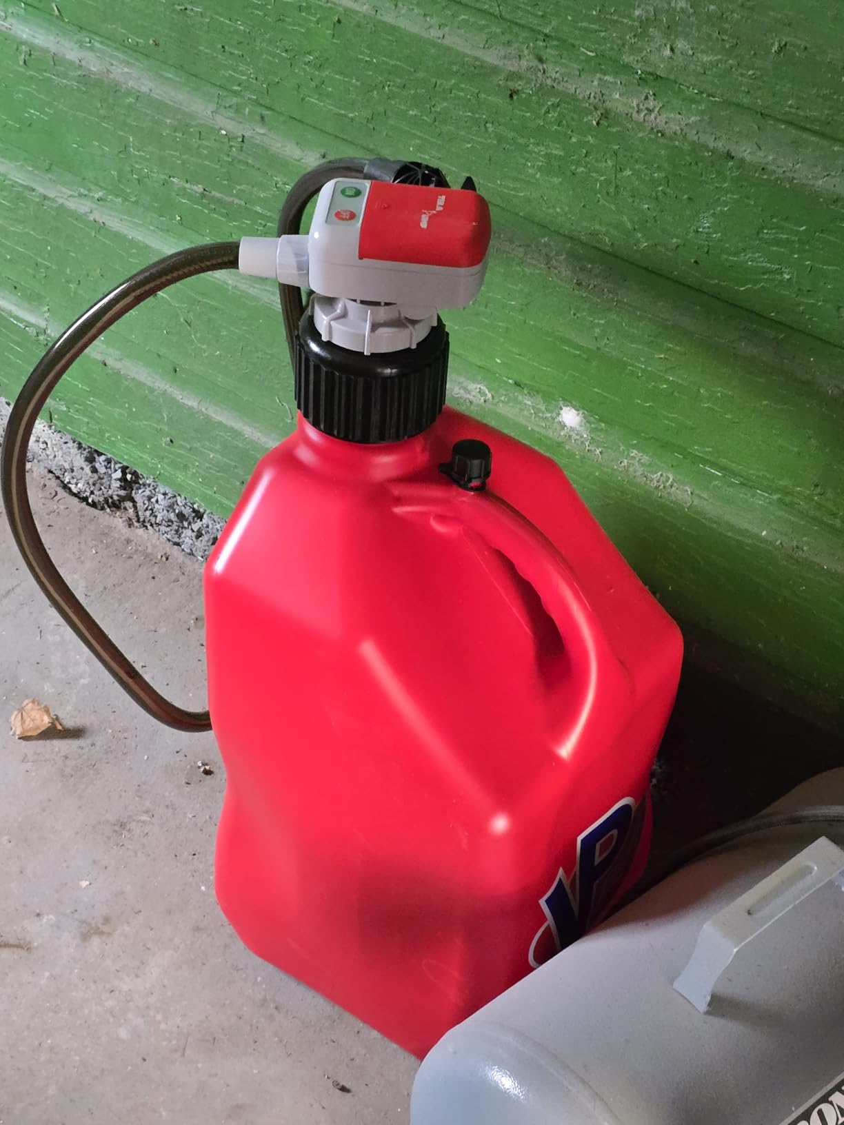 TERA PUMP TRFA01-XL 2nd Gen. Battery Powered Overfill Protection Fuel Transfer Pump w/Universal Gas Can & Utility Jug Adapter, 4.27ft Vinyl Hose, 2.5 GPM for Gas Diesel E15 E85 Fuels | Overfill Protection, Universal Gas Can & Utility Jug Adapter, 4.25ft Vinyl Hose, 2.5 GPM, For Gas Diesel E15 E85 Fuels customer photo 1