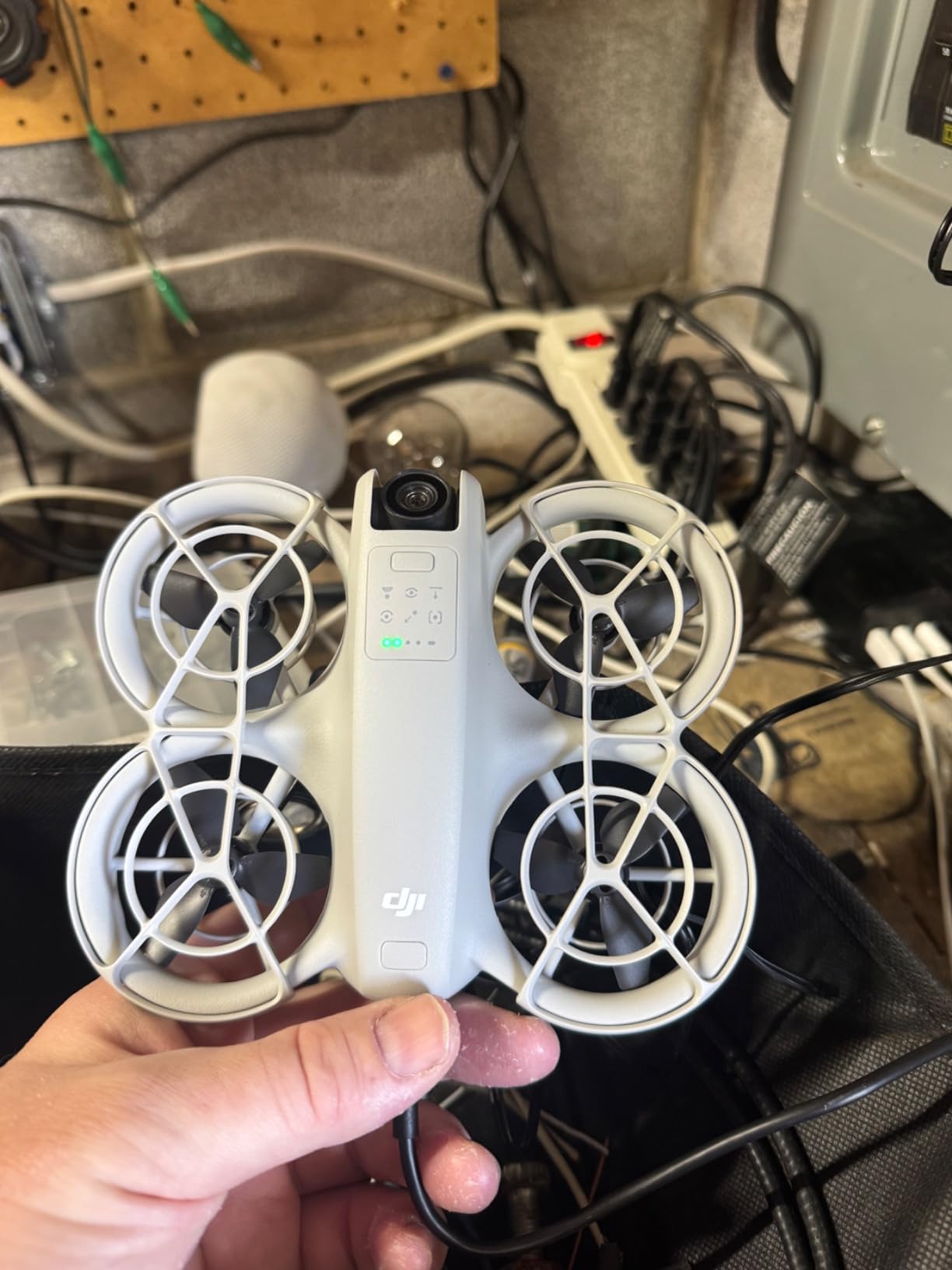DJI Neo, Mini Drone with 4K UHD Camera for Adults, 135g Self Flying Drone that Follows You, Palm Takeoff, Subject Tracking, QuickShots, Stabilized Video, Built-In Propeller Guard (Controller-Free) customer photo 2