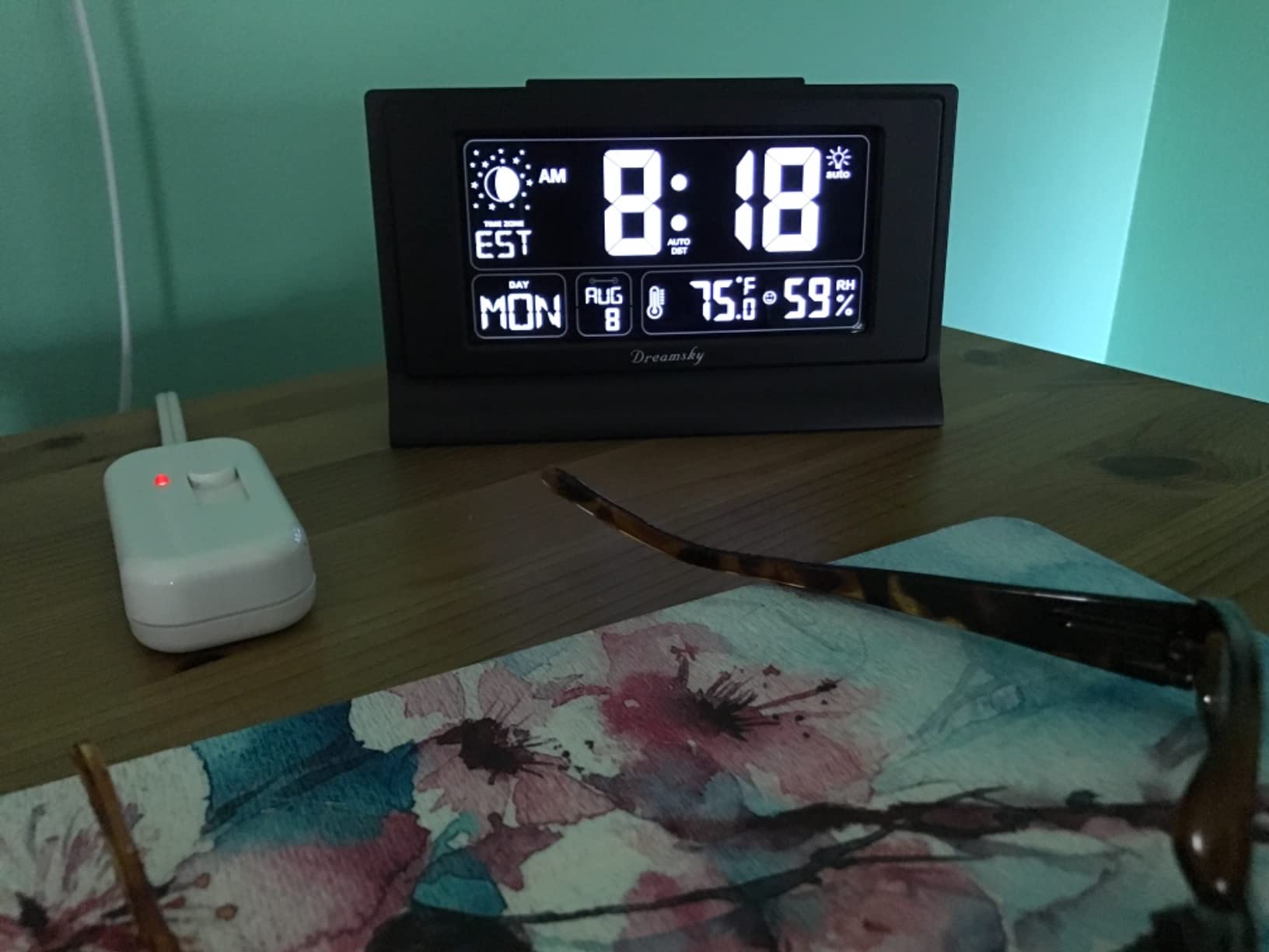 DreamSky Alarm Clocks for Bedrooms with Battery Backup, Auto Set customer photo 1