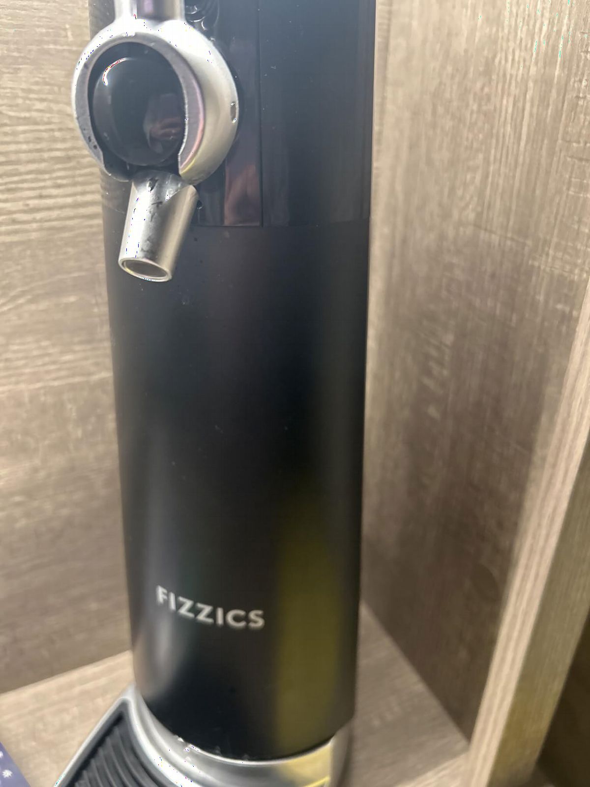 FIZZICS - DraftPour Beer Dispenser - Converts Any Can or Bottle Into a Nitro-Style Draft, Gift for Men and Beer Enthusiast, Beer Tap Draft Machine - Carbon customer photo 2