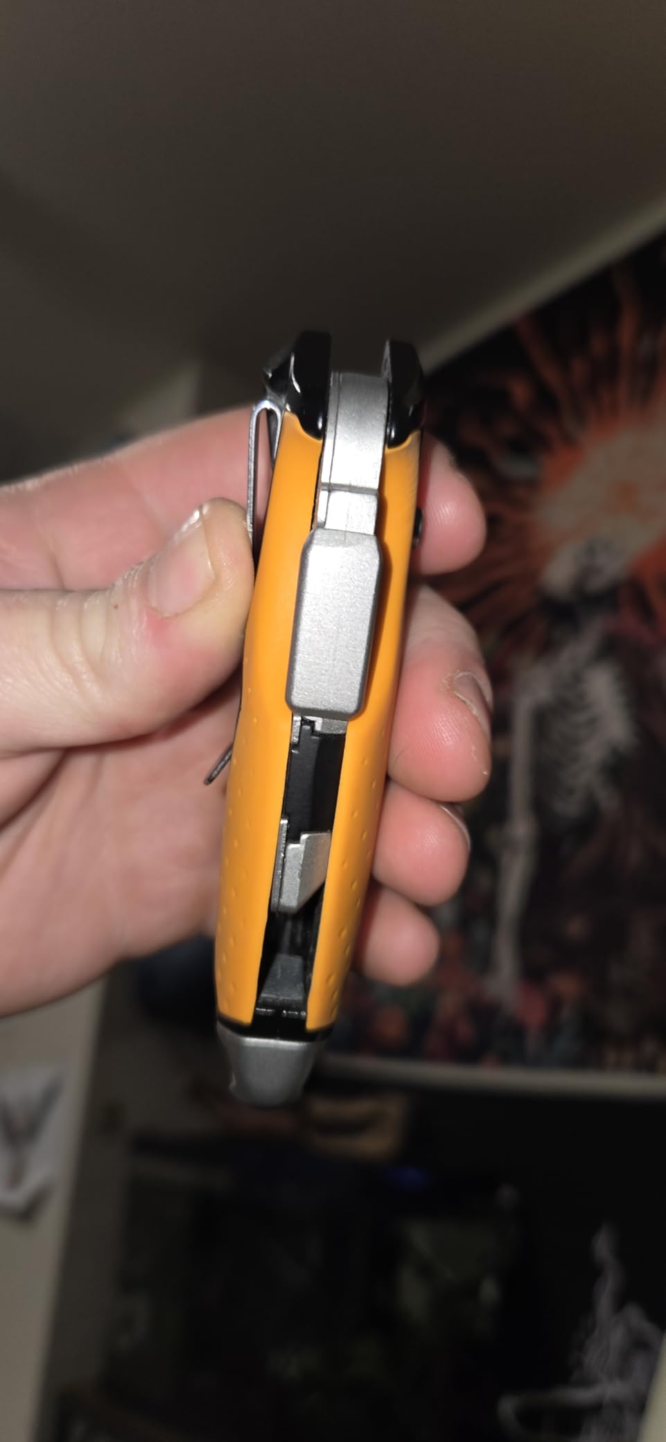 Fiskars Pro Folding Utility Knife, Dual-Lock, 4.5