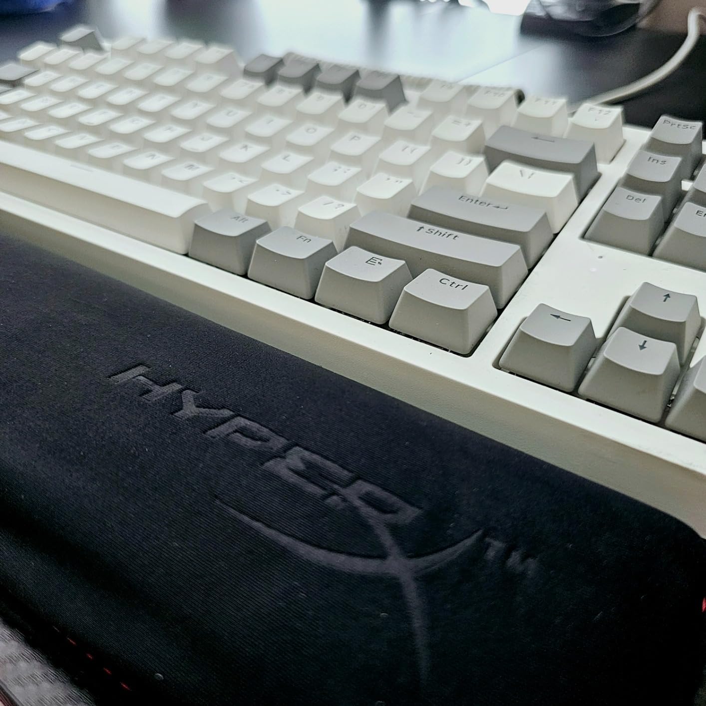 HyperX Wrist Rest - Full Sized - Cooling Gel - Memory Foam - Anti-Slip - Ergonomic - Keyboard Accessory, Black customer photo 2