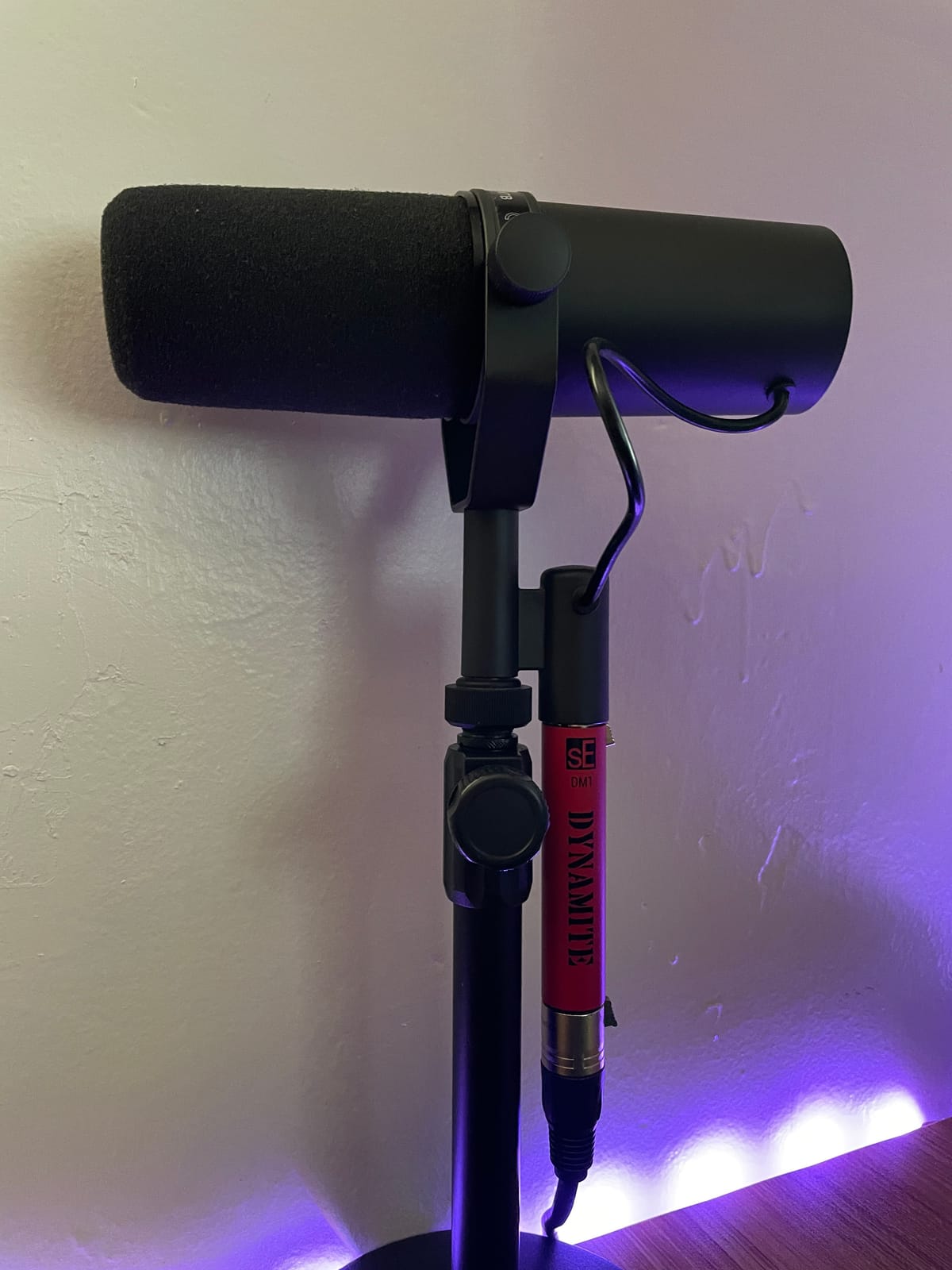 SE ELECTRONICS DM1 Dynamite Ultra-Slim Inline Microphone Preamp for Ribbon & Dynamic Microphones customer photo 2
