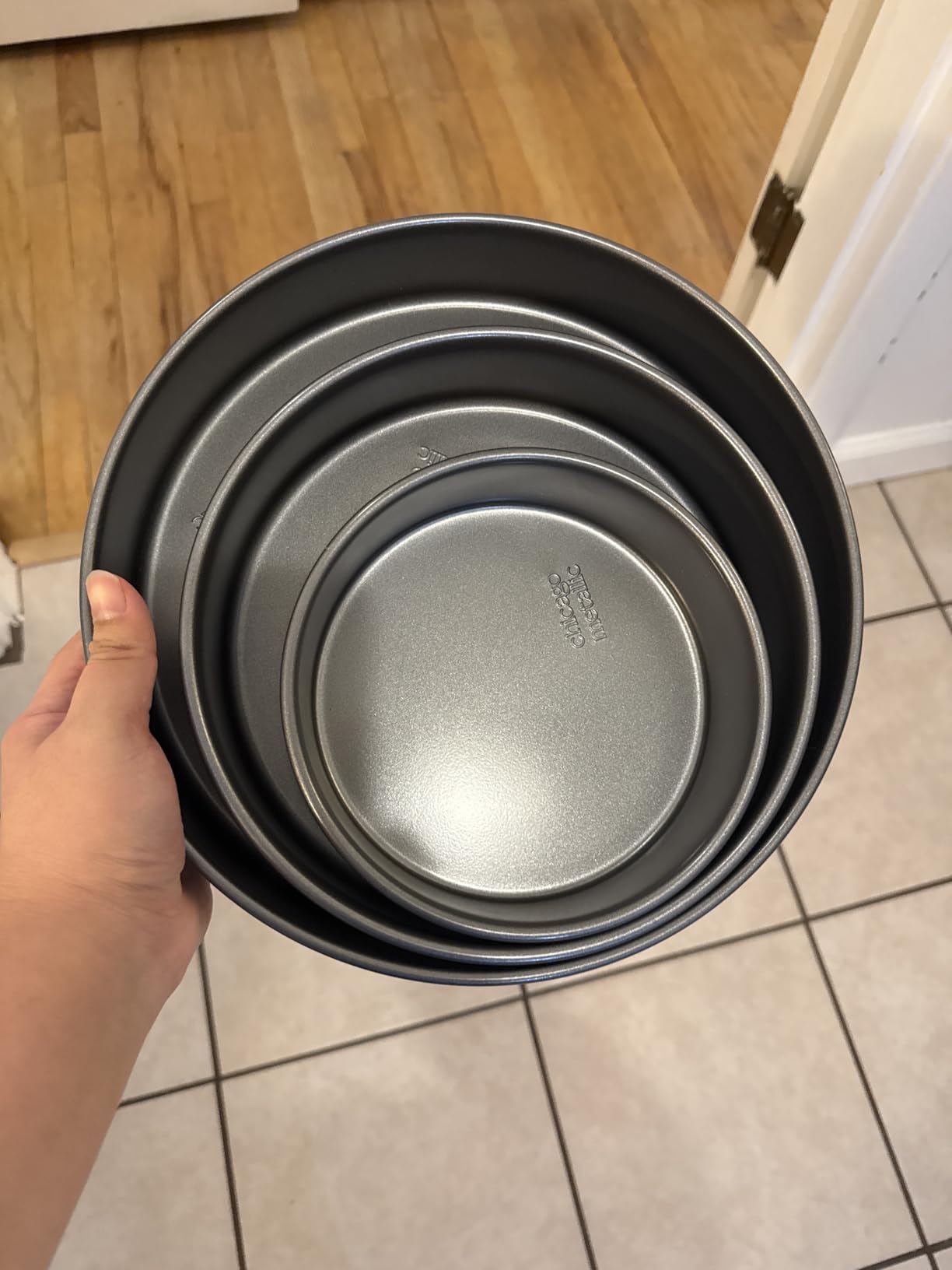 Chicago Metallic Professional Nonstick Round Cake Pan Set (6