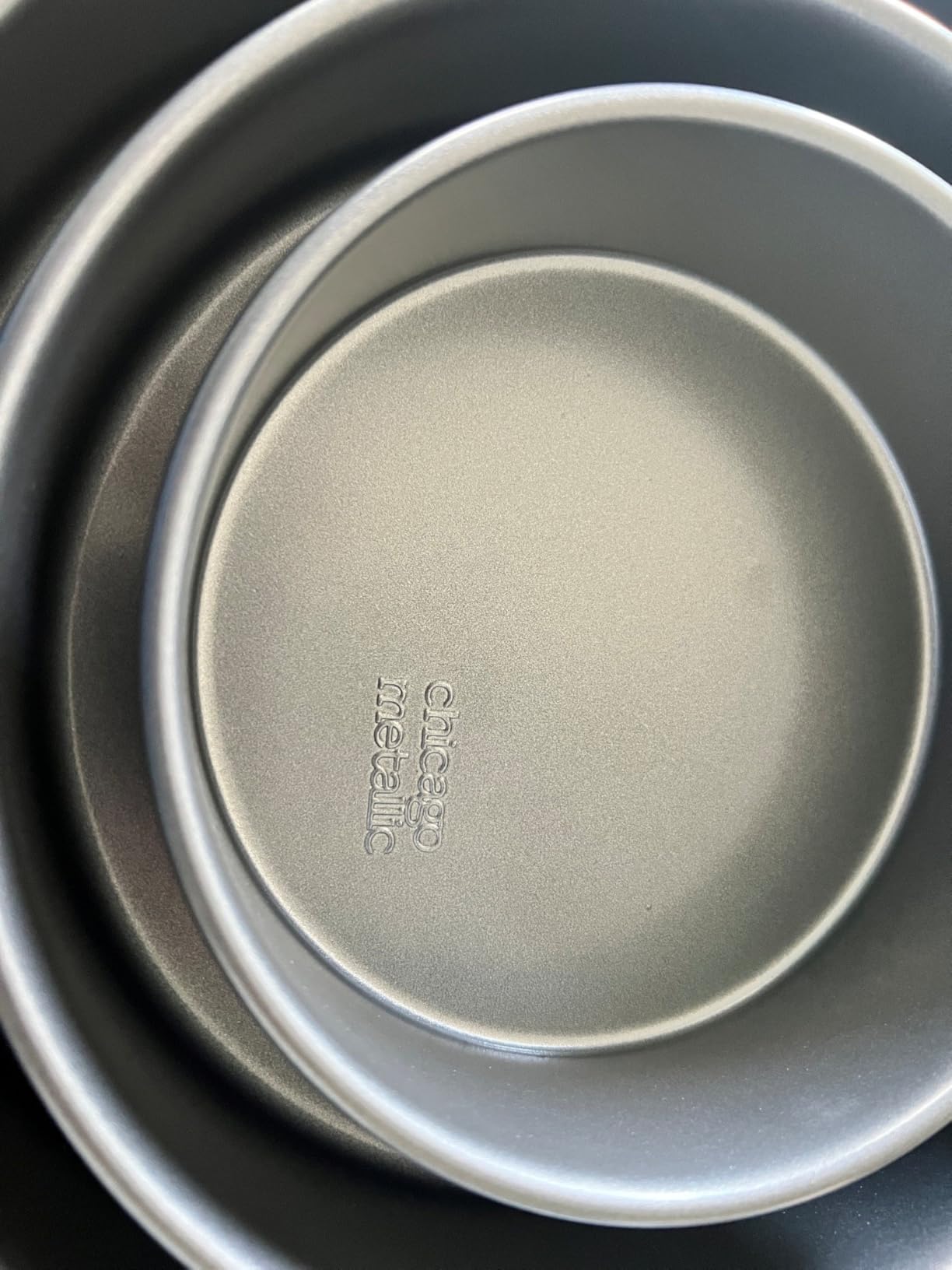 Chicago Metallic Professional Nonstick Round Cake Pan Set (6
