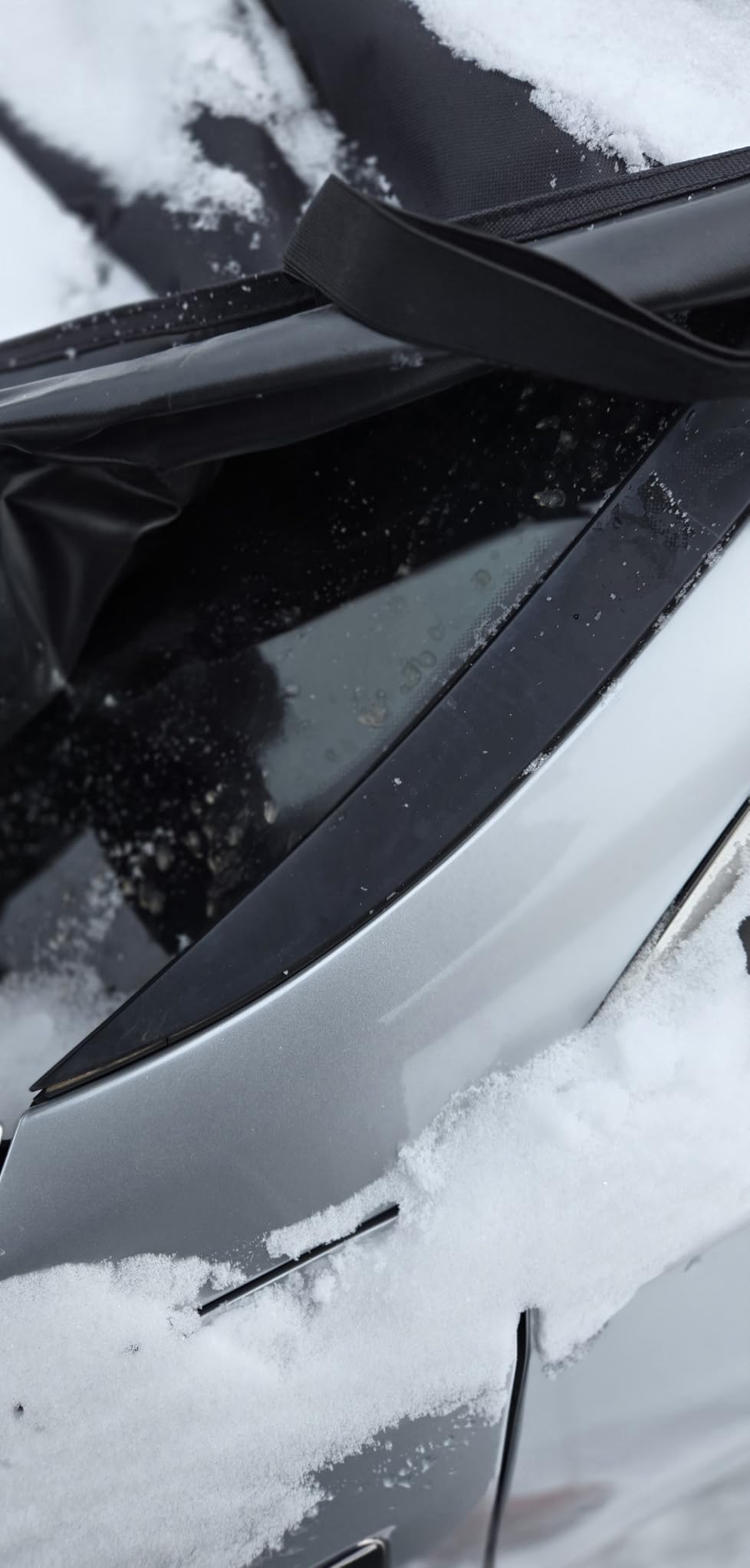 EcoNour Windshield Cover for Ice and Snow - Universal Fit for Car, SUV, Truck, Heavy Duty 600D Oxford Fabric Frost Protector for Ice & Sleet, Includes Anti-Theft Straps, Medium (69