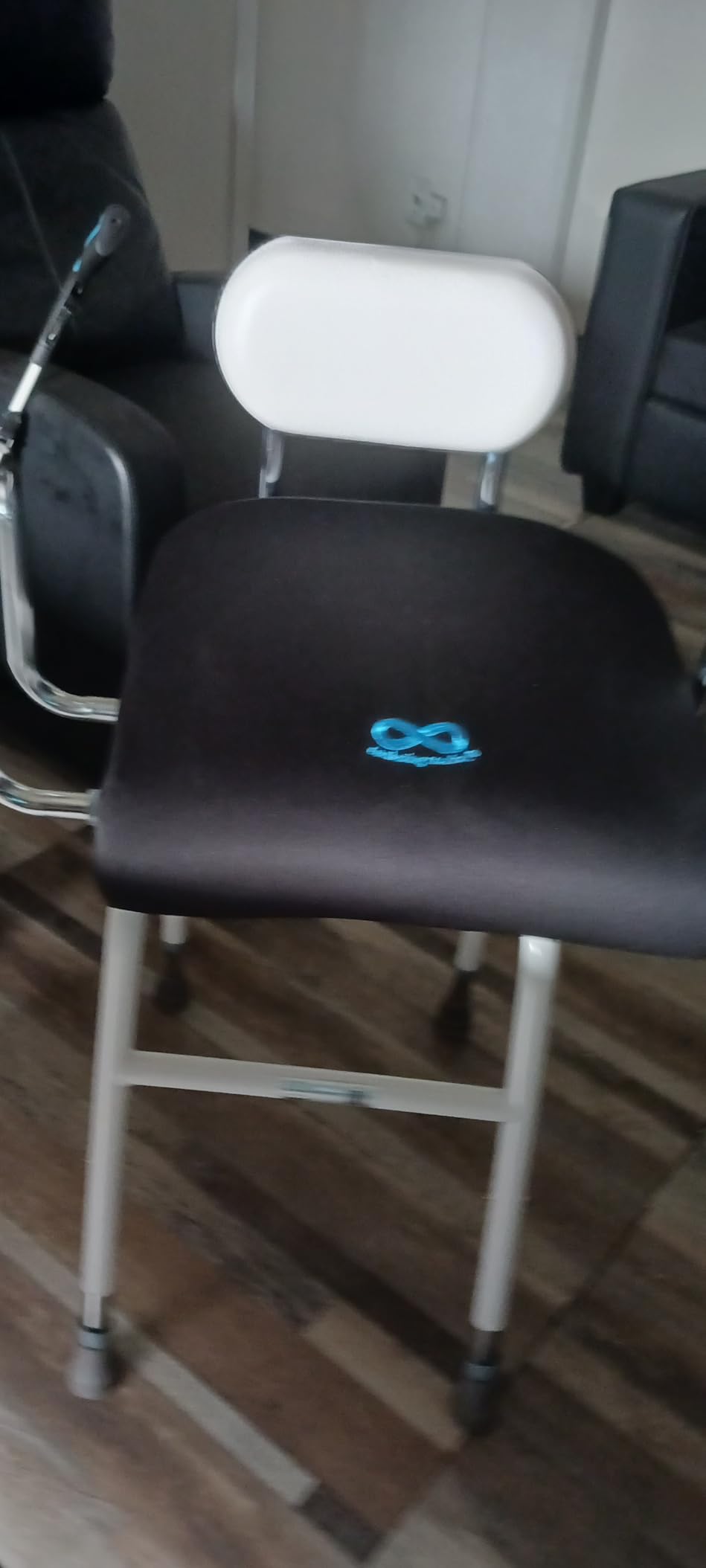 Everlasting Comfort Ventilated Wheelchair Cushions for Pressure Relief - Gel Memory Foam Wheel Chair Seat Cushion Pad for Seniors and Adults & Pain Relief - Soft Non-Slip Cover - Office Accessories customer photo 1