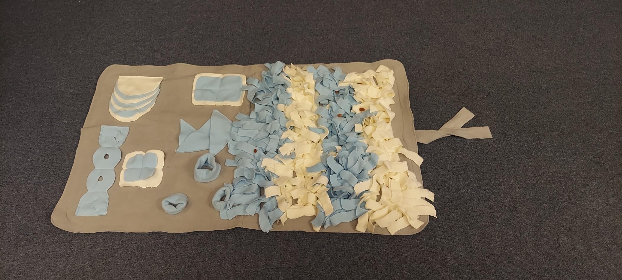 Snuffle Mat for Dogs: Slow Food Interactive Experience | 7 Enrichment Foraging Games | Washable 1000 Times - 22x38 inch - Grey customer photo 1