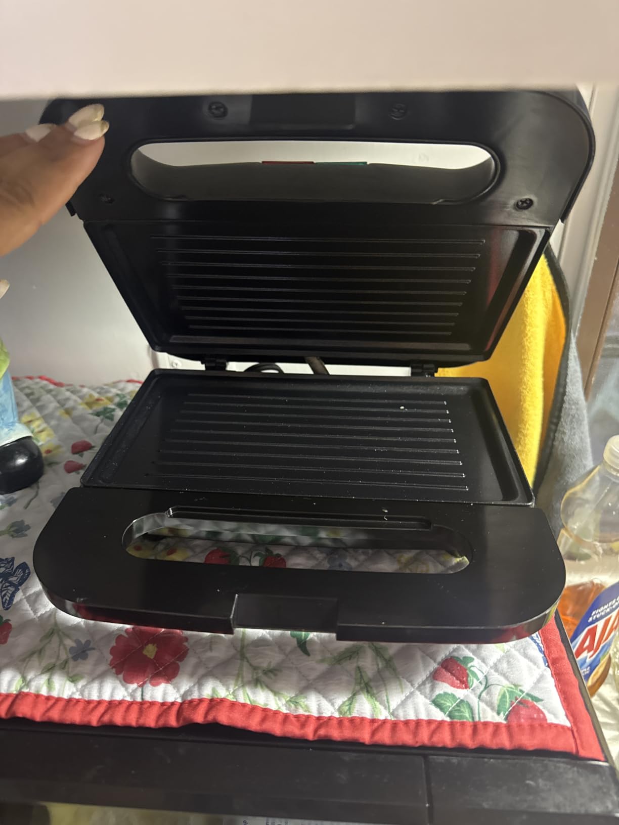 OVENTE Electric Sandwich Maker, 750W Non-Stick Plates, Black GPS401B | Perfect for Grilled Cheese, Tuna Melts, Omelets, French Toast, Breakfast Favorites, Light Meals, and Snacks customer photo 2