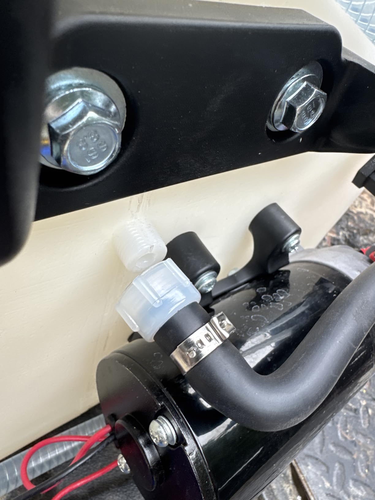 NorthStar ATV Boomless Broadcast & Spot Sprayer - 16-Gallon, 2.2 GPM, 70 PSI, 14-Ft Spray Swath customer photo 1