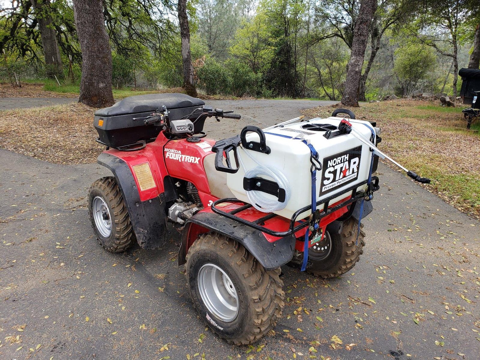 NorthStar ATV Boomless Broadcast & Spot Sprayer - 16-Gallon, 2.2 GPM, 70 PSI, 14-Ft Spray Swath customer photo 2