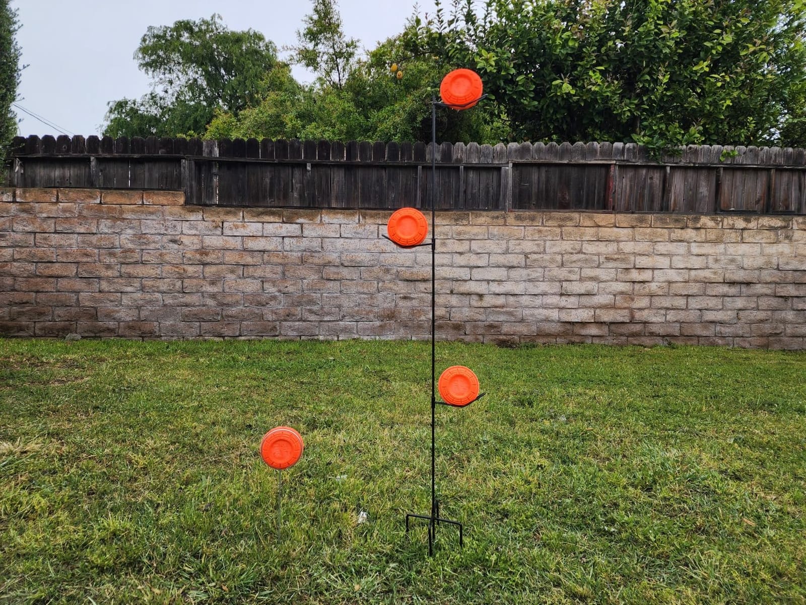 Birchwood Casey Wire Clay Target Holders for Shooting Practice - Lightweight Portable Easy to Use 10