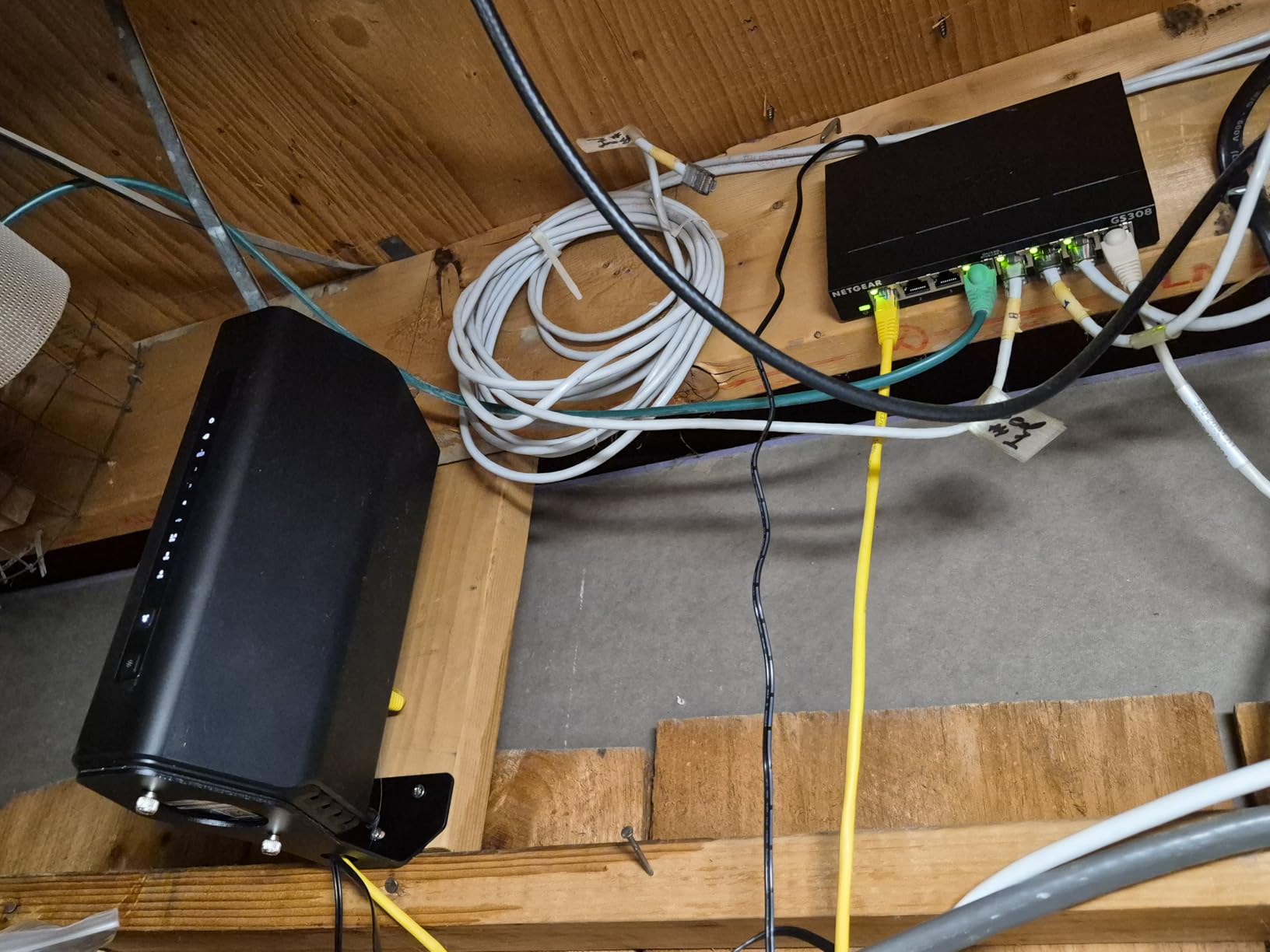 NETGEAR 8-Port Gigabit Ethernet Unmanaged Network Switch (GS308) | Essentials Model, Home Network Hub, Office Ethernet Splitter, Plug-and-Play, Silent Operation, Desktop or Wall Mount customer photo 1