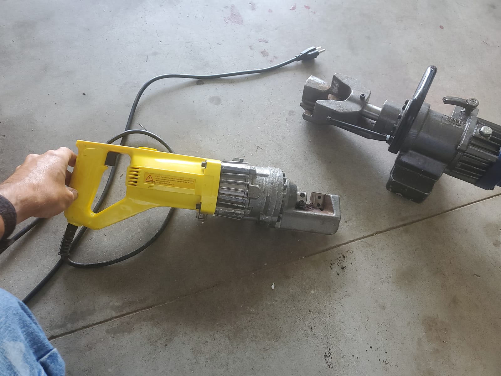 Happybuy Electric Hydraulic Rebar Cutter 900W RC-16 110V - Portable, Cuts #5 4-16mm Rebar in 3 Seconds, with Stainless Steel Carry Case customer photo 2