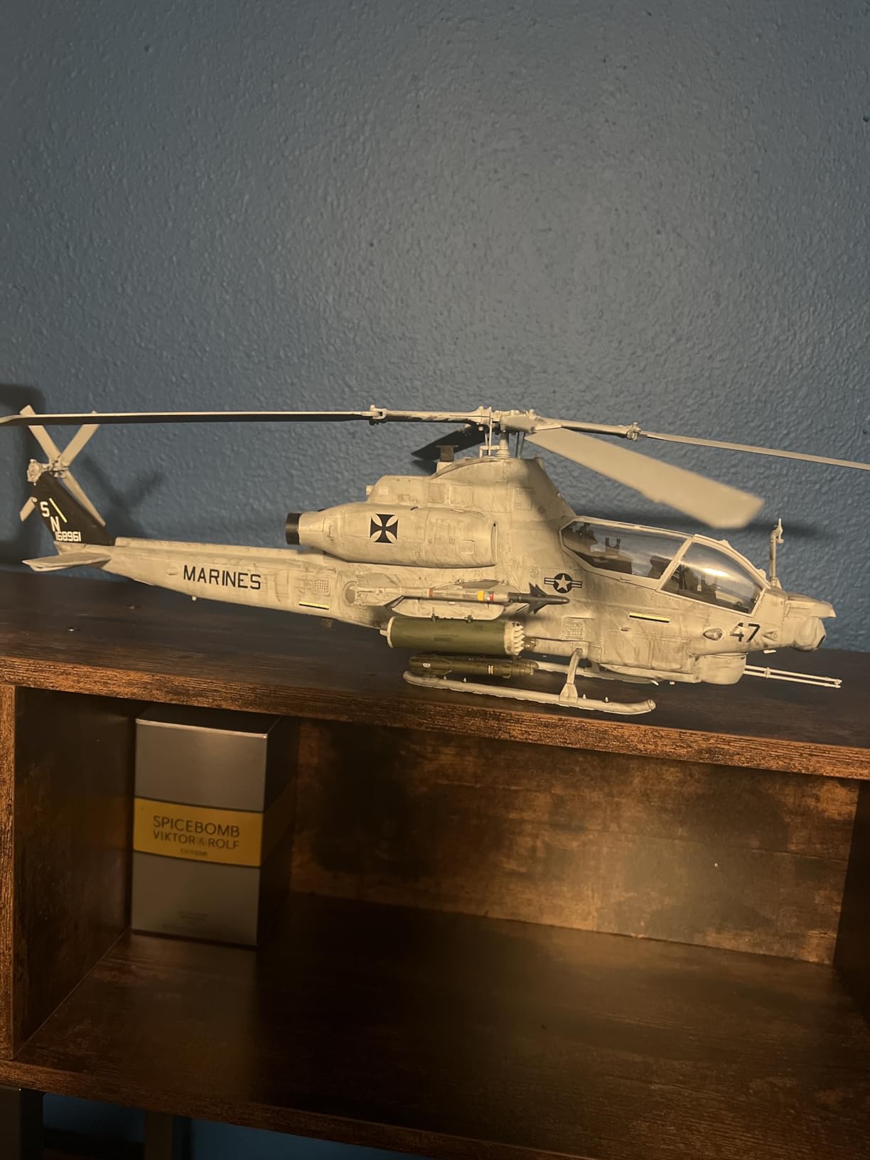 ACA12127 1:35 Academy USMC AH-1Z Cobra 'Shark Mouth' [Model Building KIT] customer photo 2