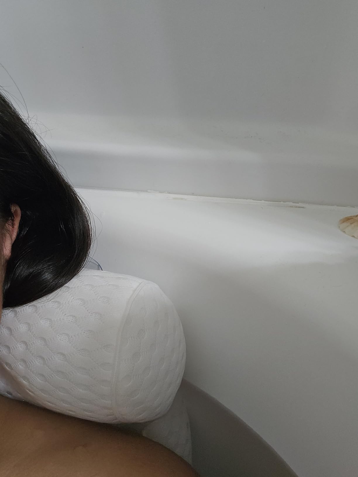 AmazeFan Bath Pillow, Bathtub Spa Pillow with 4D Air Mesh Technology and 7 Suction Cups, Helps Support Head, Back, Shoulder and Neck, Fits All Bathtub, Hot Tub and Home Spa [US. Patent Design] customer photo 1