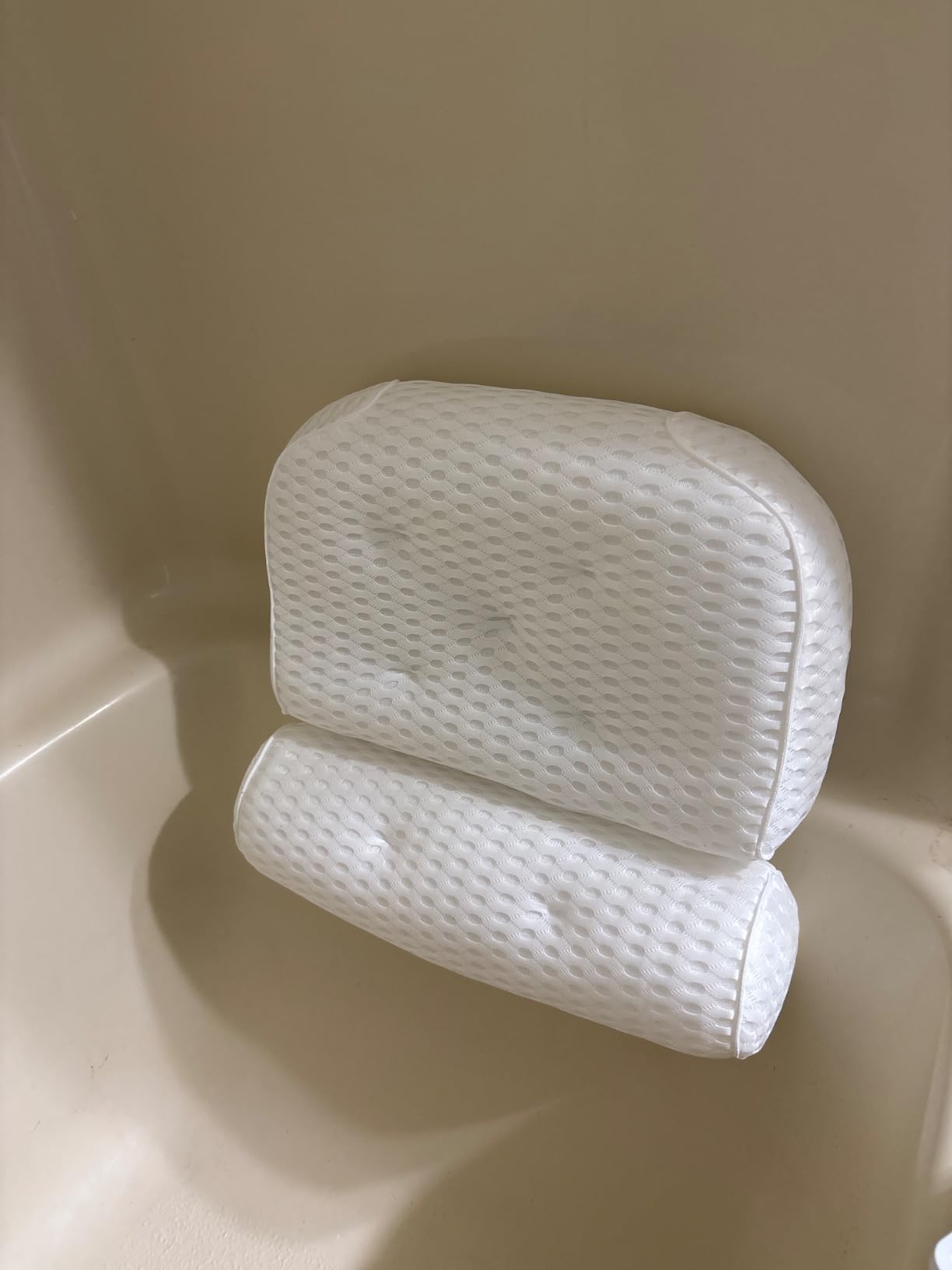AmazeFan Bath Pillow, Bathtub Spa Pillow with 4D Air Mesh Technology and 7 Suction Cups, Helps Support Head, Back, Shoulder and Neck, Fits All Bathtub, Hot Tub and Home Spa [US. Patent Design] customer photo 2