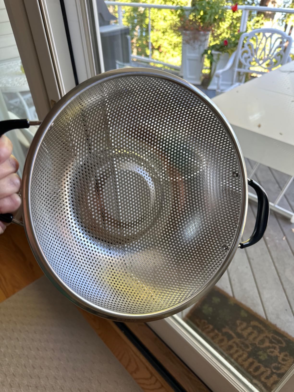Tiawudi 18/8 Stainless Steel Colander, Easy Grip Micro-Perforated 5-Quart Colander, Strainer with Riveted and Heat Resistant Handles, BPA Free. Great for Pasta, Noodles, Vegetables and Fruits customer photo 1