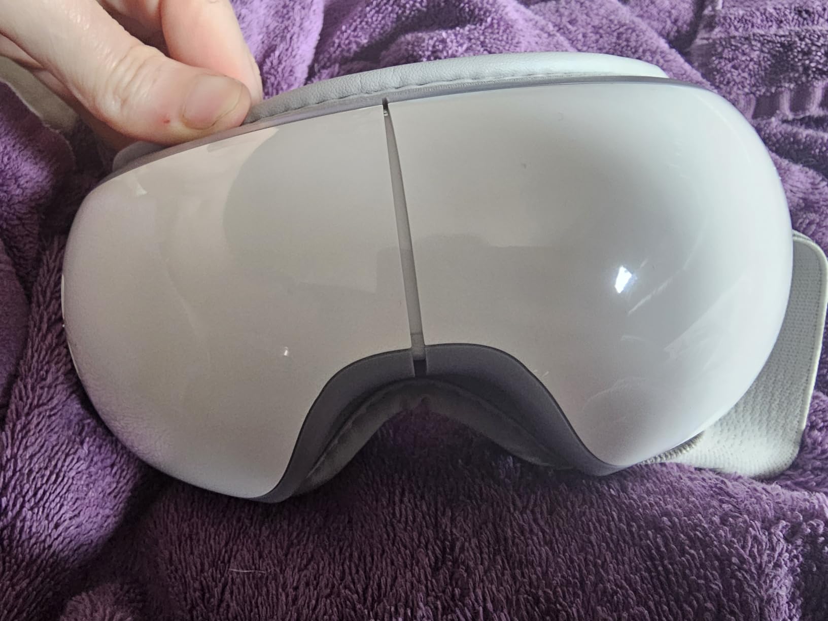 RENPHO Eyeris 1 Eye Massager with Heat, Heated Massage Eye Mask | Vibration Massage for Head Tension, Eye Strain, Dry Eyes & Dark Circles, FSA Eligible HSA, White customer photo 1