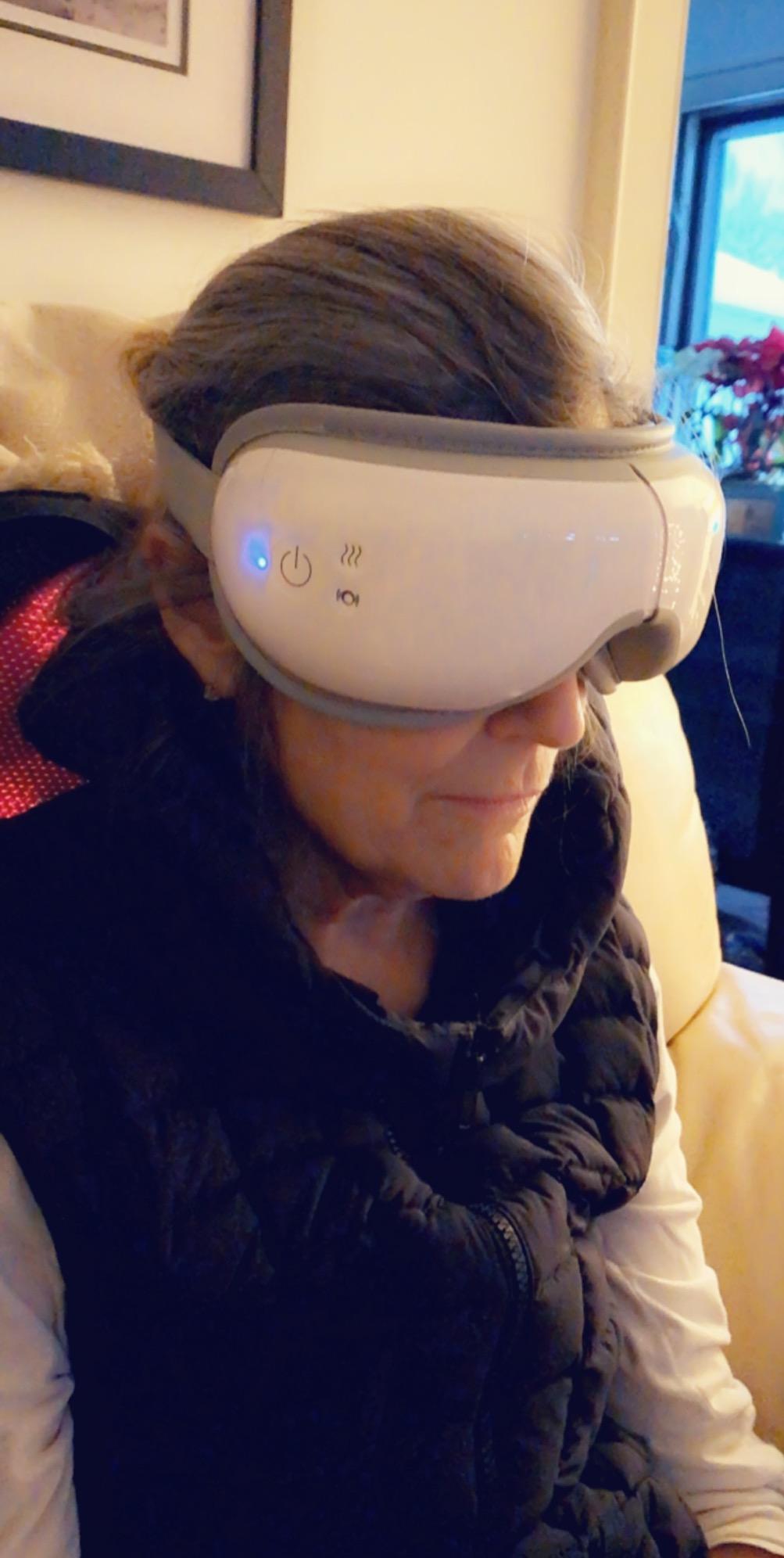 RENPHO Eyeris 1 Eye Massager with Heat, Heated Massage Eye Mask | Vibration Massage for Head Tension, Eye Strain, Dry Eyes & Dark Circles, FSA Eligible HSA, White customer photo 2