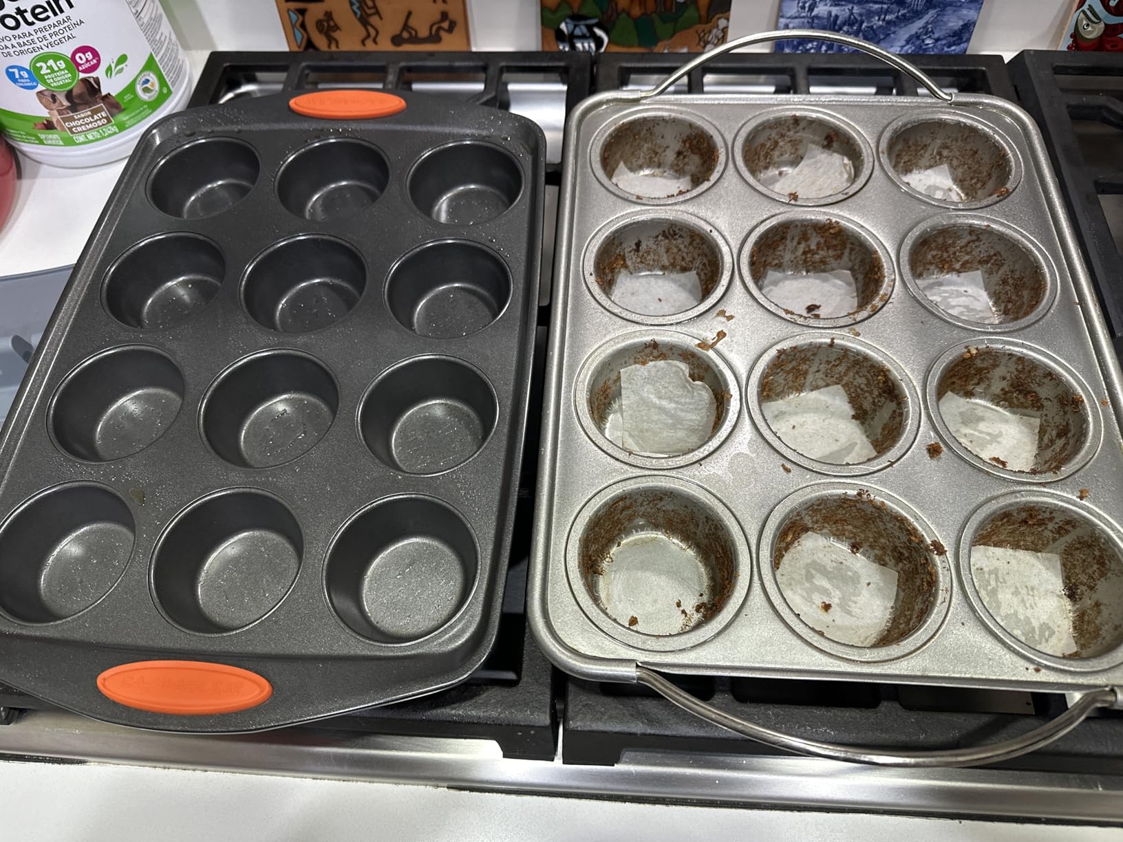 Rachael Ray Yum -o! Nonstick Bakeware 12-Cup Muffin Tin With Grips / Nonstick Cupcake Tin With Grips - 12 Cup, Gray customer photo 2
