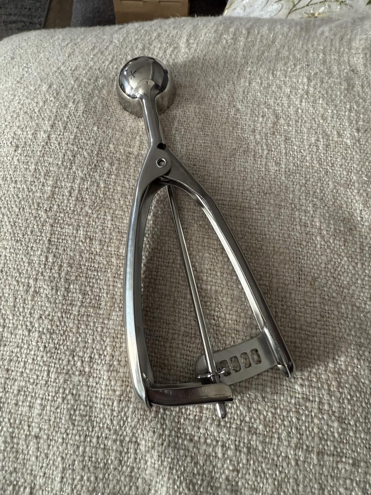 Saebye Medium Cookie Scoop, 2 Tbsp / 30ml / 1 oz, Size #40 Cookie Dough Scoop, Cookie Scoops for Baking, 1 25/32 inches / 4.5 CM Ball, 18/8 Stainless Steel, Secondary Polishing customer photo 2