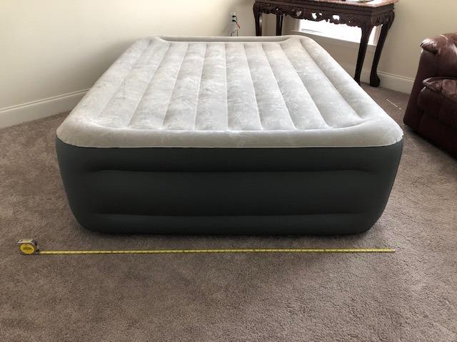 Intex Dura-Beam Series Essential Rest Airbed with Internal Electric Pump, Bed Height 18