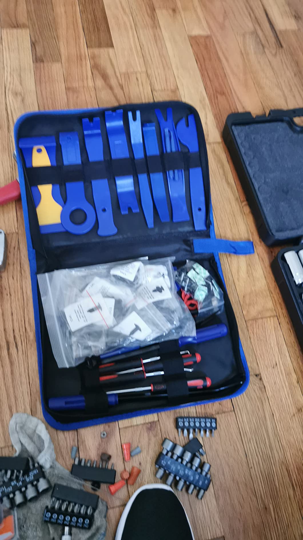 Poraxy Trim Removal Tool, 120Pcs Car Panel Door Audio Removal Tool Kit, Auto Clip Pliers Fastener Remover Pry Tool Set with Storage Bag customer photo 1