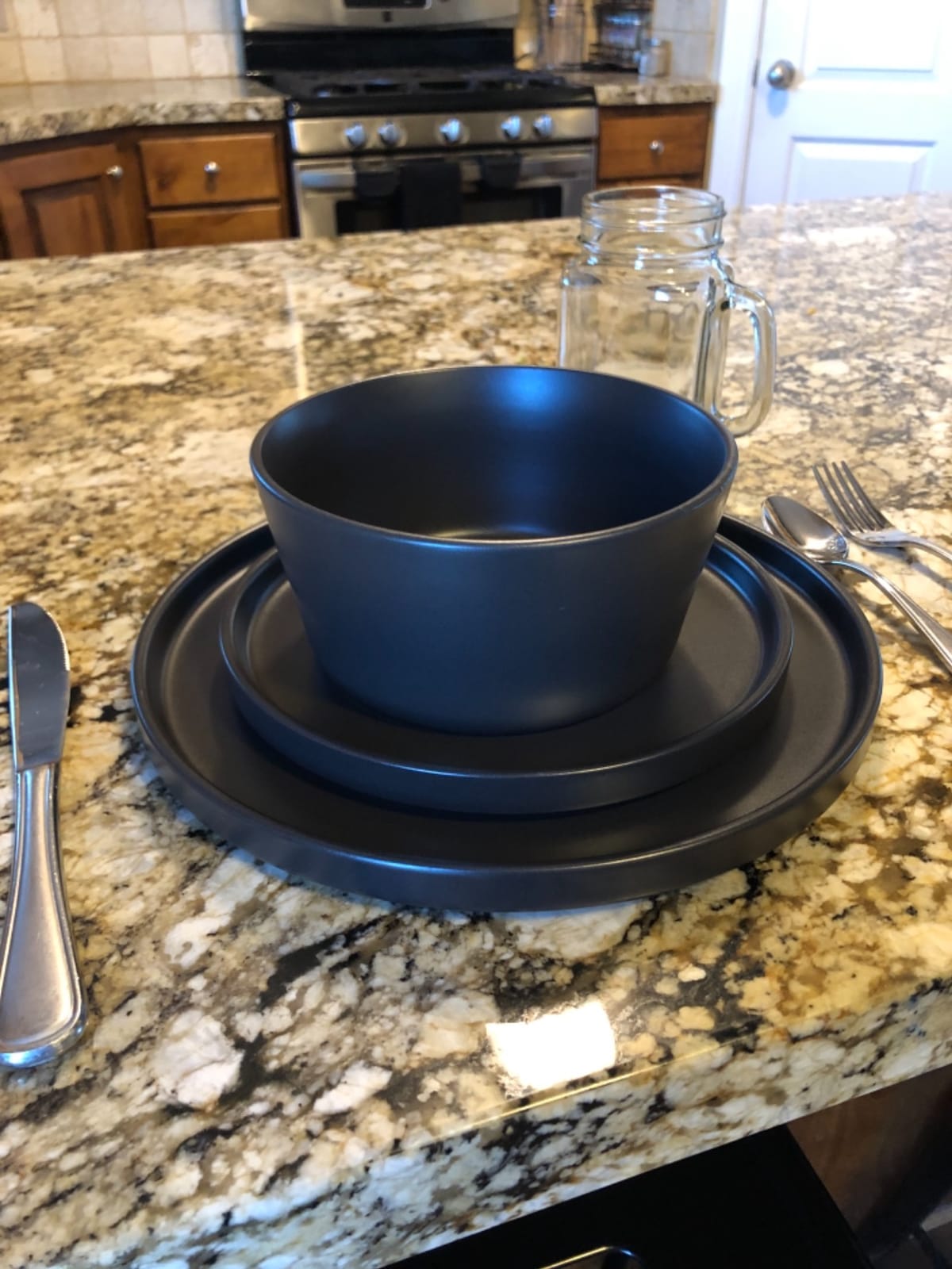 Stone Lain Celina Stoneware 16 Piece Dinnerware Set, Plates and Bowls, Black Matte Dish, Service for 4 - Minimalist Round Style, Microwave & Dishwasher Safe customer photo 2