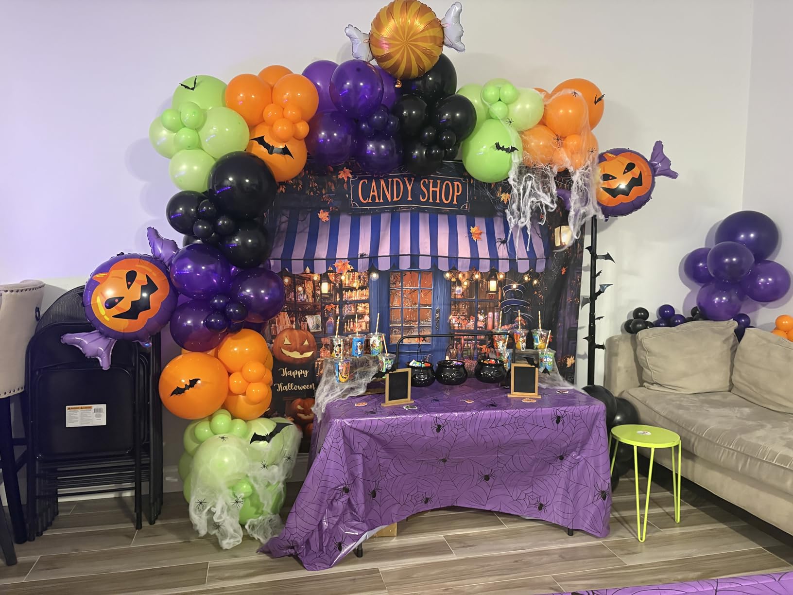 ZPISF 1400 sqft Halloween Spider Webs Decorations with 150 Extra Fake Spiders, Super Stretchy Cobwebs for Halloween Decor Indoor and Outdoor customer photo 1