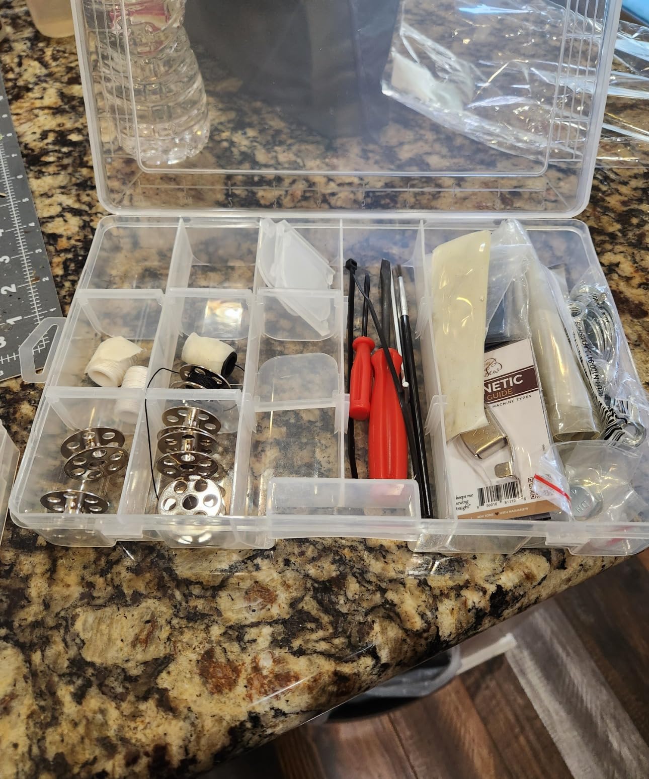 AKIRO 25 Slots Empty Bobbins Spools Box, Sewing Craft Plastic Case Storage Box for Sewing Machine 2 Pack customer photo 2