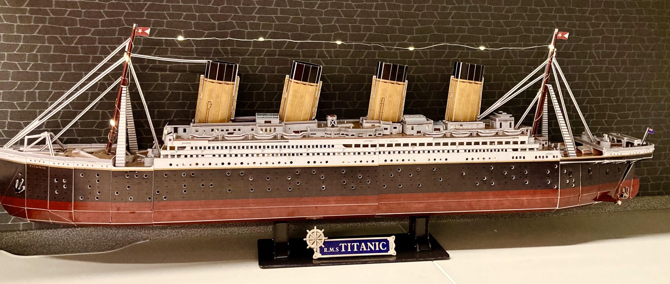 CubicFun Titanic 3D Model Ship Puzzle with LED Lights, 266 Pieces, 88 cm customer photo 2
