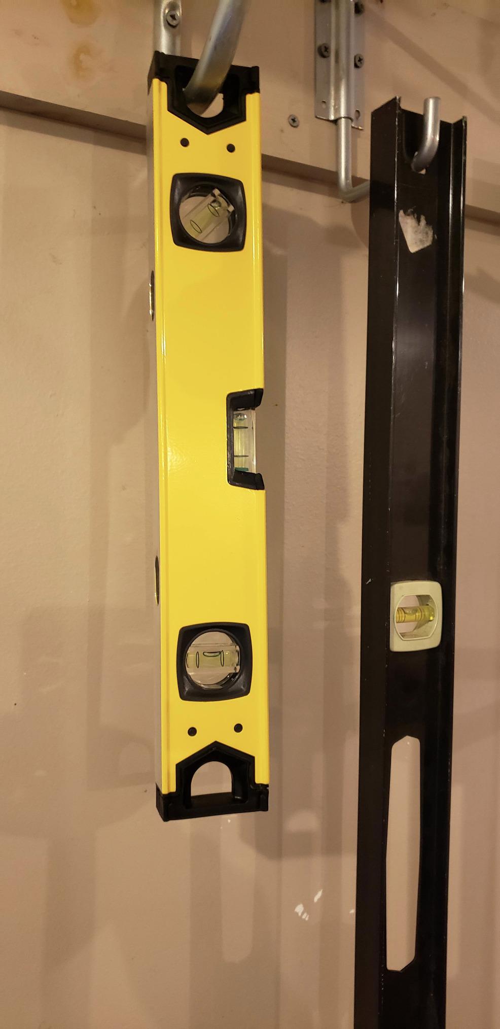 Amazon Basics 9-Inch Magnetic Torpedo Level and Ruler, Easy to Use, 180/90/45 Degree Bubbles, Lightweight, Black customer photo 1