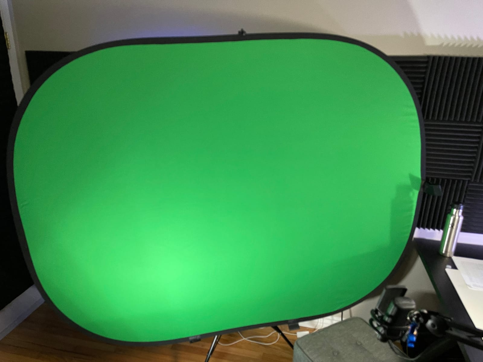 Neewer 5x7ft/1.5x2m Chromakey Foldable Backdrop with Stand 8.5ft/2.6m, 2-in-1 Reversible Black White Green Background Panel for Photography Studio, Live Streaming, Video Calls, Games customer photo 2