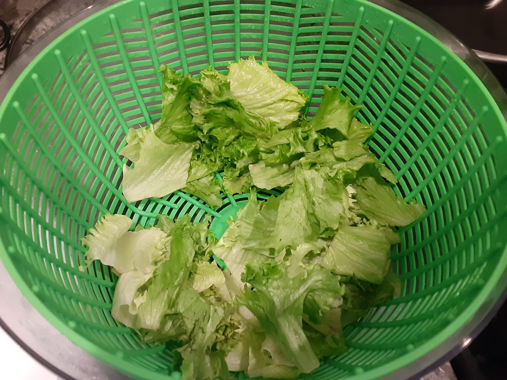 Farberware Easy to Use Pro Pump Salad Spinner with Bowl, Colander and Built-in Draining System, 6.6 Quart, Green customer photo 2