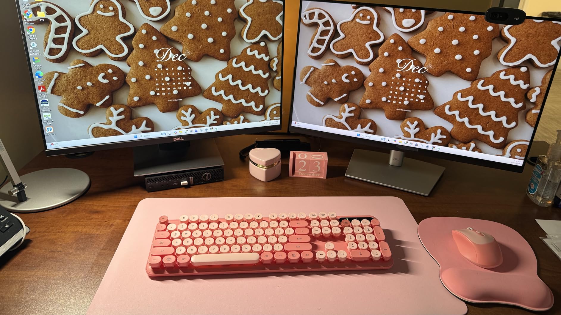EooCoo Ergonomic Mouse Pad with Wrist Rest, Memory Foam Support Mousepad | Non-Slip Base for Computer, Cafe, Home & Office, 9.64 x 8.26 in Office Desk Accessories, Carpal Tunnel Relief customer photo 1