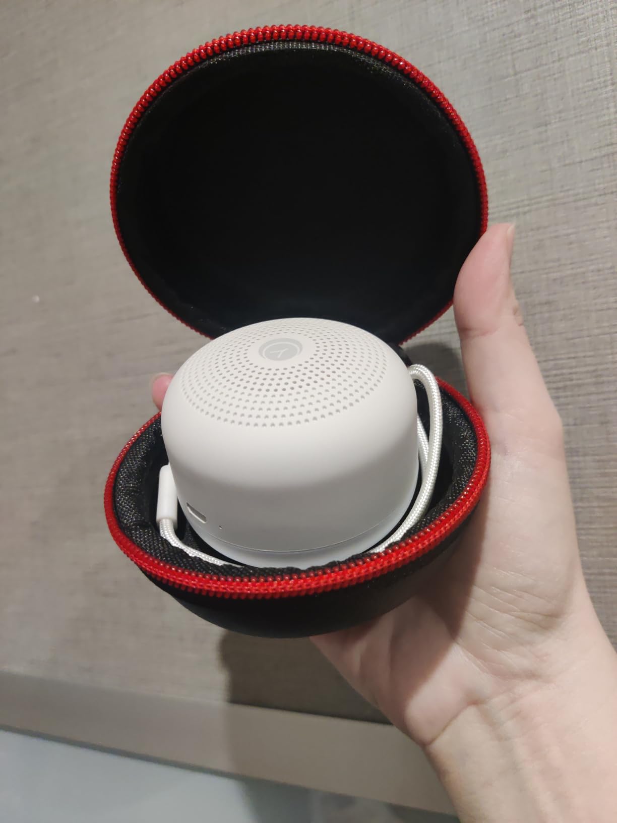 Yogasleep Travel Mini Portable White Noise Sound Machine, 6 Soothing Sounds, Volume Control, Dimmable Night Light, Sleep Therapy for Adults & Baby, USB Rechargeable, Lanyard Included customer photo 2