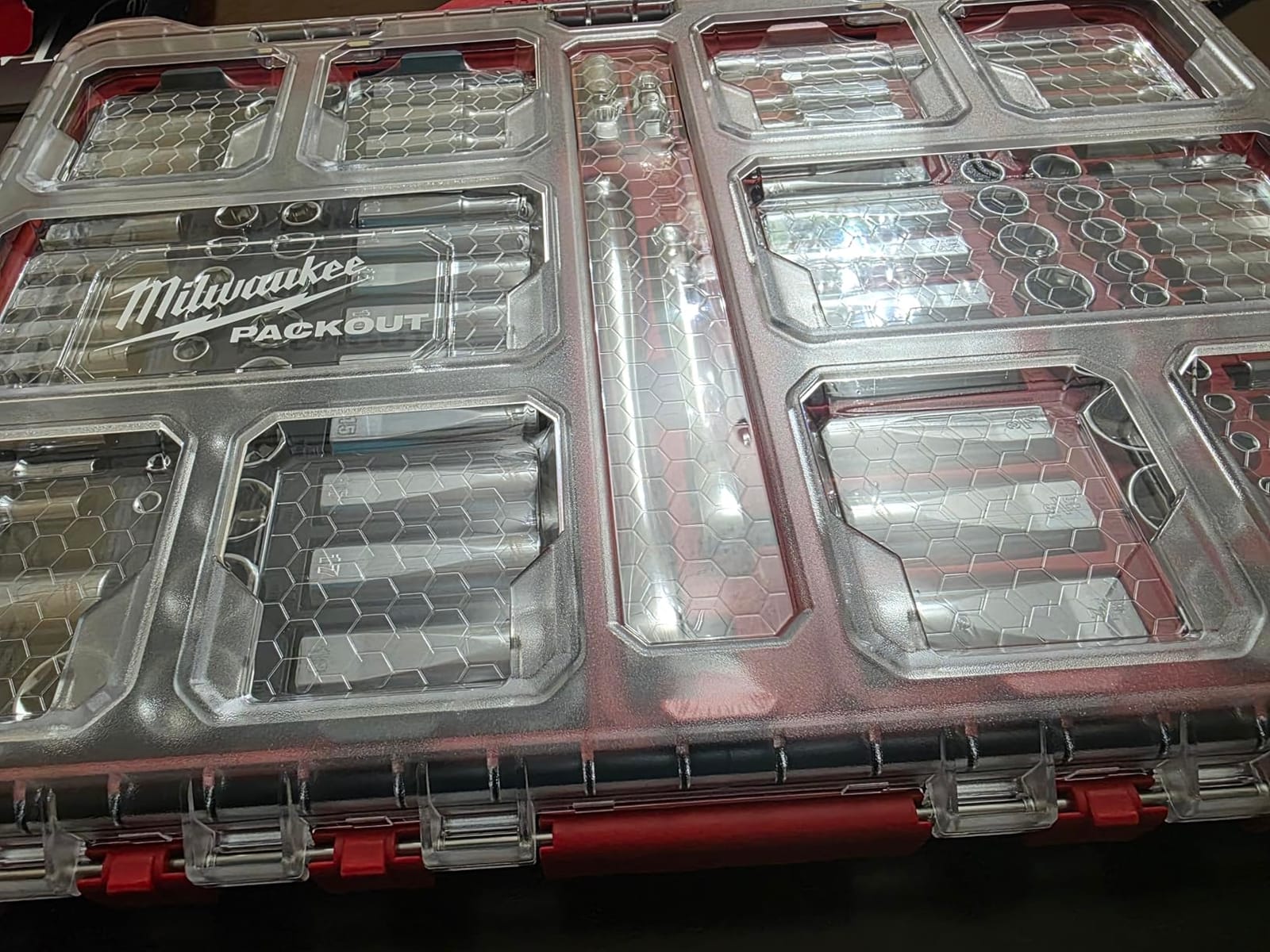 Milwaukee Electric - 1/4-3/8 106PC Ratchet and Socket Set in PACKOUT SAE-MM customer photo 1