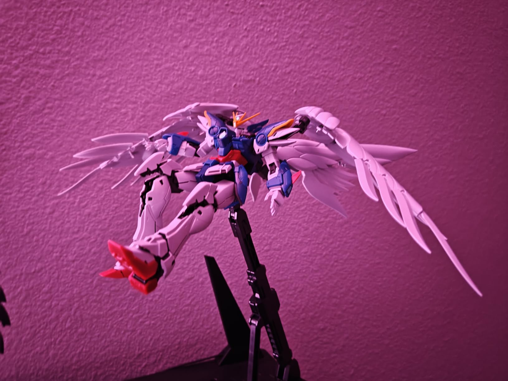 Bandai Hobby - Gundam Wing: Endless Waltz - Wing Gundam Zero (EW) Ver. Ka MG 1/100 Model Kit customer photo 1